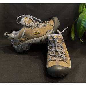 Women’s Keen Targhee Olive/Lilac Waterproof Hiking Shoes. Size 9
